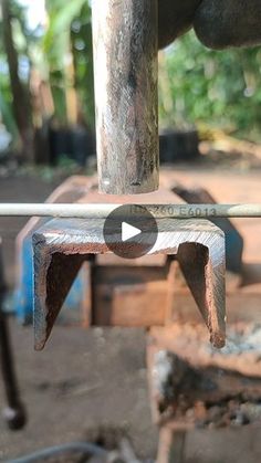 a piece of wood that has been cut into pieces with a sawtoothing tool