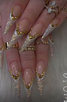 Gem Placement On Nails, Ongles Bling Bling, Nail Designs Bling, Nails With Gold, Stylish Nails Designs, Glamour Nails, Nails Design With Rhinestones