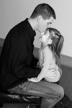 Daddy daughter | Shop. Rent. Consign. MotherhoodCloset.com Maternity Consignment Father Daughter Poses, Daughter And Dad, Daughter And Father, Father Daughter Photos, Father Daughter Photography, Father And Daughter Love, Daughter Love Quotes