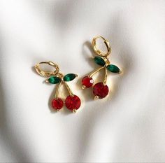 Korean Style Aesthetic, Diy Earrings Easy, Bridal Jewelry Vintage, Gold Rings Fashion, Simple Aesthetic, Beaded Jewelry Designs, Gold Jewelry Simple, Korean Aesthetic