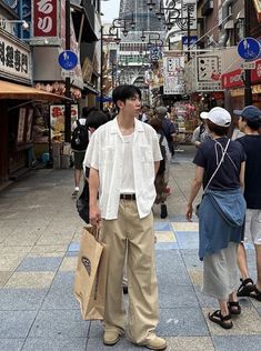 Japanese Men Summer Fashion, Filipino Men Outfit, Asian Aesthetic Outfits Men, Socal Style Asian, Mens Summer Fits Aesthetic, Korean Street Style Outfits Men, Asian Men Outfit Casual, Korean Aesthetic Outfits Men, Male Asian Fashion