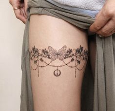 Band Tattoo For Women Leg, Leg Chain Tattoo, Collar Bone Tattoo Both Sides, Chain Tattoo Thigh, Garter Tattoos For Women Thighs, Floral Garter Tattoo, Thigh Cuff Tattoo Women, Thigh Chain Tattoo, Garter Tattoos