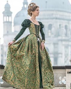 Medieval Dress Design, 1400s Dresses, Princess Green Dress, 1500s Dress, 1600s Dresses, 1500s Fashion, Eloise Bridgerton, Medieval Gown, Diamond Ball