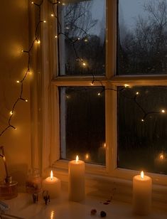 cosy Halloween Lights Aesthetic, Fall Candles Aesthetic, Warm Fall Aesthetic, Cozy Night Aesthetic, Day Bed Room, Cozy Kitchen Ideas, Fall Lights, Garage Door Ideas, Autumn Room