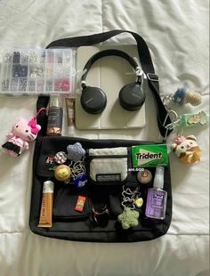 Bag Essentials School, Everyday Bag Essentials, I'm Just A Girl, Purse Essentials