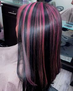 Long Hair Pink Highlights, Shunk Chunky Highlights, Ideas To Color Your Hair, Black Hair W Pink Highlights, Brown And Pink Highlights Hair, Chunky Highlights Long Hair, Purple Hair Chunky Highlights, Chunky Highlights Black Women, Chunky Color Highlights