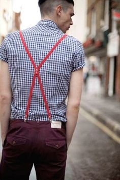 raspberry suspenders Suspenders Fashion, Red Suspenders, Mode Shoes, Old School Style, Hipster Mens Fashion, Gentleman Style, Men's Grooming