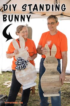 wood standing bunny Pallet Bunny, Easter Wood Projects, Decorating For Spring, Standing Bunny, Spring Wood Crafts, Diy Bunny, Bunny Sign, Bunny Templates