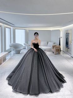 Foto Pov, Ball Gown Sweet 16, Black Quinceanera Dresses, Beautiful Ball Gowns, Sweet 16 Dress, Dress Ball Gown, Grey Dresses, 16 Dress