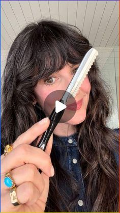 Rocker Bangs Long Hair, Diy Fringe Bangs, How To Trim Bangs, Razor Bangs, Razored Bangs, Cut Bangs Diy, Razor Cut Bangs, Trimming Bangs, Cut Bangs Tutorial