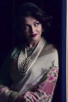 Aishwarya Rai Slays On The Cover Of Conde Nast Traveller India Sabyasachi Mukherjee, Indian Look, Indian Fashion Saree, Saree Photoshoot, Mangalore, Dress Drawing, Elegant Saree, Indian Aesthetic