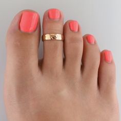 SIZING METHOD for Toe or Midi Rings: 1) For Toe Rings, use half of your shoe size, or your full pinkie size (80% accurate) 2) Measure your Toe/Finger using a string or Dental Floss       * With a piece of string or dental floss, wrap it snugly but not tight at the part of the toe/midi where you want the ring will lay (on the toes, typically between the knuckles) and mark it where the ends meet. * Lay your measured string on the mm side of a ruler and get a mm measurement. * Look up your size on Tiny Rose Gold Toe Ring, Hypoallergenic Toe Ring For Promise, Hypoallergenic Promise Toe Ring, Simple Hypoallergenic Toe Midi Rings, Minimalist Hypoallergenic Open Toe Ring, Minimalist Rings Simple, Toes Ring Silver, Gold Toe Rings, Stackable Rings Silver