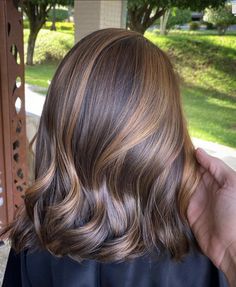 Mousy Brown Hair, Sleek Short Hair, Short Hair Highlights, Honey Brown Hair, Caramel Highlights, Brown Hair Balayage, Hair Tutorials For Medium Hair