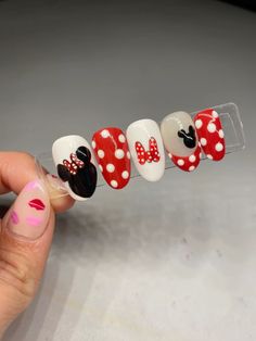 Colorful Mickey Nails, Disney Minnie Mouse Nails, Mikey Mouse Nails Art, Disney Nails Minnie Mouse, Nail Design Disney, Disneyland Nail Art, Disney Characters Nails, Minnie Nails Designs, Disney Nails Minnie