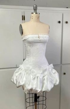 Chain Back Dress, Vintage Corset Dress, Fun Outfits, Dress Corset, Little White Dress, Vintage Corset, Dream Wedding Ideas Dresses, School Dresses, Grad Dresses