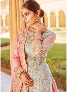 India Outfits, Punjabi Suits Patiala, Salwar Design, Anarkali Salwar Suits, Indian Suits For Women, Swag Dress, Eastern Wear, Punjabi Salwar, Outfit Inso