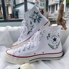 Converse Wedding, Cute Converse Shoes, Shoes Embroidery, Bridal Converse, Embroidered Converse, Cute Converse, Wedding Converse, Trendy Shoes Sneakers, Wedding Sneakers