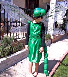 dragonfly costume Diy Dragonfly Wings Costume, Dragonfly Costume Kids, Dragonfly Costume Diy, Dragonfly Costume, Bug Costumes, Fly Costume, Diy Dragonfly, Hair Beret, Long Brown Coat