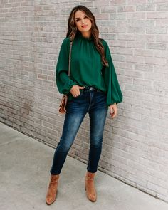 Zea Ruffle Mock Neck Blouse - Hunter Green Oshnow Dark Green Top Outfit, Green Shirt Outfits, Green Outfits For Women, Cute Business Casual, Blue Jean Outfits, Maxi Dress Pattern, Maxi Knit Dress, Hunter Green