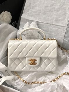 Description   CC Mini Flap Bag With Top Handle White For Women 7.8in/20 cm  Rep 1:1  Measurements: 12 x 20 x 6 cm / 4.7 x 7.8 x 2.3 inches (Length x Width x Height)  Chain  White  Gold-toned hardware  Include box, dust bag.  This product is of the best quality. White Chanel Bag, Chanel Mini Flap Bag, Chanel Flap Bag, Chanel Mini, Pink Room, Hanging Bag, Chanel Bags, Evening Clutch Bag, Chanel Handbags