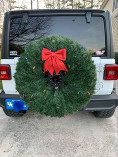 a christmas wreath on the back of a jeep