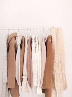 Winter nude color palette/ fashion Sweat Photoshoot, Color Palette Clothes, Creamy Aesthetic, Color Palette Fashion, Clothes Brown, Nude Color Palette, White Fashion Sneakers, Golden Champagne