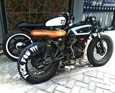 a black and white motorcycle parked in front of a building