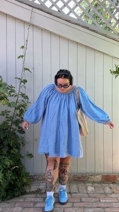 Plus size outfit, adidas spezials, baby blue adidas, linen dress, size inclusive dress, summer outfit Baby Blue Adidas, Blue Summer Outfits, Adidas Spezials, Instagram Los Angeles, Outfit Adidas, Blue Outfits, Los Angeles Lifestyle, Plus Size Outfit, Plus Size Summer Outfit