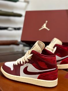 Aesthetic Sneakers Men, Red Sneakers For Streetwear, Custom Red Sneakers For Streetwear, Red Fade-resistant Custom Sneakers For Streetwear, Red Fade-resistant Sneakers For Streetwear, Luxury Fade-resistant Red Sneakers, Tenis Nike, Pretty Shoes Sneakers, Cute Sneakers