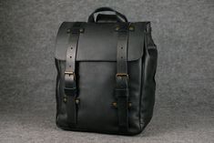 🔥Men Backpack Black + Black "Hankle H1"📌Features:- Material: genuine leather: Italian Crust or Crazy Horse - to choose from- Large main compartment- External zip pocket for access to the main compartment- External back pocket- The lid of the main compartment is fixed with two bucklesExcellent combination of price and quality..📌 Product dimensions:• Width: 31 cm.• Height: 39 cm.• Thickness: 15 cm..💼Leather Workshop ➤Producer👜Designer products💕Handmade Ariana Grande Anime, Men Backpack, Blue Cherry, Blue Amber, Leather Workshop, Designer Products, Blue Backpack, Crazy Horse, Men's Backpack