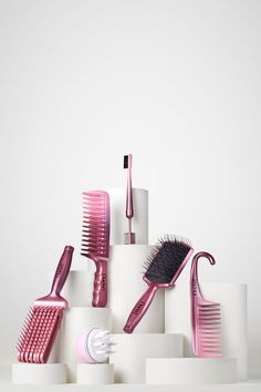 Double-tooth design uses fewer strokes and helps prevent frizz Longer teeth glide through curls without pulling or snagging Soft, rounded teeth are gentle on the scalp Scalp Brushing, Loose Tooth, Spiral Curls, Detangling Brush, Curl Cream, Wide Tooth Comb, How To Style Bangs, Best Shampoos, Hot Tools