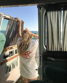 Beach Van Life, Wheezie Cameron, Vanlife Aesthetic, Surfergirl Style, Daisy Calloway, Calloway Sisters, Luxy Hair, Curling Wand