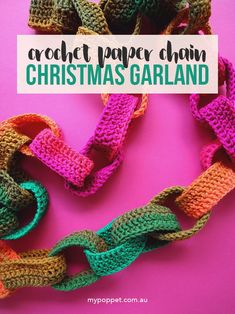 crochet paper chain christmas garland on pink background with text overlay that reads crochet paper chain christmas garland