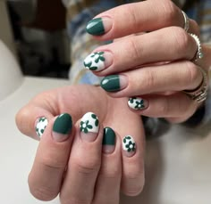 Fall Nails Bright, Nail Ideas Back To School 2024, Nails With Green Design, Granola Girl Nails Summer, Short Acrylic Nails Mushroom, Granola Girl Nail Ideas, Outdoorsy Nails, Earth Tone Nails Designs, Green Nails With Mushrooms