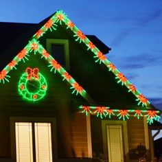 christmas lights decorate the roof of a house