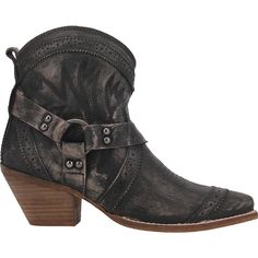 Style number DI747-BK. Black western ankle boot. 6" shaft height. Almond toe shape. Hinged cushion insole. Garman outsole. Cowboy heel. Dingo Boots, Bear Leather, Western Booties, Western Boots Women, Cowboy Boots Women, Black Boots Women, Gummy Bear, Western Cowboy Boots, Women Men Shoes