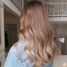 Honey Brown Hair Fair Skin, Minimalist Hairstyles, Aesthetic Honey, Light Brown Hair Dye, Light Balayage, Balayage Medium, Carmel Blonde, Honey Ideas, Blonde Beige