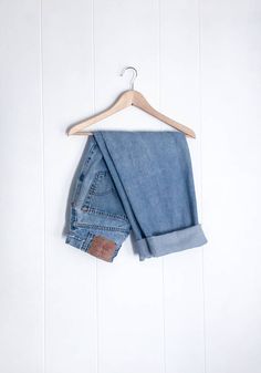 Preloved Clothes, Levis Vintage, Jean Vintage, Fotografi Editorial, Foto Tips, Flat Lay Photography, Jeans Mom