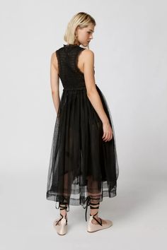 UO Becky Sheer Tulle Midi Dress | Urban Outfitters Flowy Midi Skirt, Layered Fits, Tulle Midi Dress, Dress Crafts, Sheer Dress, Black Fits, Fit & Flare