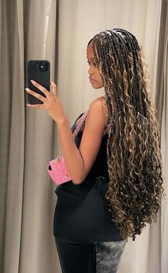 Boho Knotless Braids With Blonde Highlights, Goddess Braids Blonde Highlights, Prom Braids Hairstyles, Caramel Braids Black Women, Highlights In Braids, Brown And Black Boho Braids, Black And Brown Boho Braids, Godess Breads Hairstyle, Highlight Braids