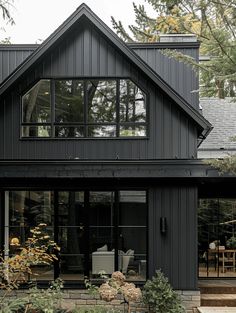 Color Siding with Black Windows: Perfect Match for a Chic Exterior Vinyl Siding Ideas Exterior Black Windows, Charcoal Siding Black Windows, Black Exterior With Stone Accent, Dark Siding Black Windows, Black Window House Exterior, Black House With Black Windows, Dark Green House Black Windows, Wood Interior Windows, Slate Siding Exterior