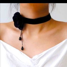 Black Floral Pendant Chocker Necklace Nwt Chic Adjustable Black Choker, Formal Black Choker, Elegant Black Clavicle Chain Choker, Chic Black Party Choker, Black Choker With Clavicle Chain, Black Polo Neck, Neck Necklace, Chocker Necklace, Neck Accessories