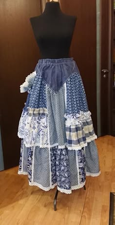 Western Skirts Long, Hand Sewn Skirt, Petticoat Outfit Casual, Patched Skirt, Tiered Skirt Outfit, Diy Skirts, Shabby Chic Clothes, Patchwork Clothes, Dressy Casual Outfits