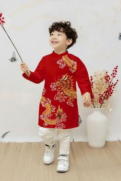 Brand new and high quality Vietnamese Ao Dai for Boys from 10 to 40 kgs Made with high quality tafffeta fabric. This set includes only  Ao Dai, no pants It is safe for washer and dryer on "delicate" setting. It's Asian size, may run out 1-2 size smaller than International standard size . Please refer to  the siaze chart before ordering Feel free to contact us for more information Check out our other beautiful Ao Dai at: https://www.etsy.com/shop/TheresaHouseAU https://www.theresahouse.com/ Thank Traditional Long Sleeve Red Cheongsam, Festive Long Sleeve Embroidered Cheongsam, Traditional Red Ao Dai For Festivals, Ao Dai Vietnamese, Modern Ao Dai, Vietnamese Ao Dai, Dragon Rouge, Chalk Pens, Mid Autumn Festival