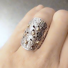 Beautiful Vintage Sterling Silver & 14k Gold Floral Ring- Size 6. Looks Like John Hardy, But I Can't Make Out The Hallmark. Please Advise If You Recognize It! Thank You! Floral Ring, 6 Rings, John Hardy, Gold Floral, Jewelry Vintage, Womens Jewelry Rings, Vintage Sterling Silver, Vintage Gold, Floral Rings