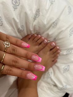 #nails #french tip #manicure #pedicure #hotnails #slay Pink Tip Nails, Unghie Sfumate, Colorful Nails, Cute Gel Nails, Acrylic Nails Coffin Short, Short Acrylic Nails Designs, Pink Nail