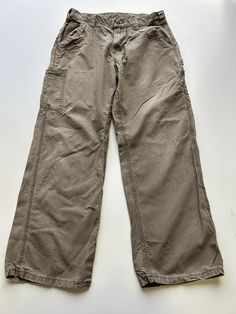 Mens Carhartt Baggy Carpenter Workwear Trouser / Pants 1990s vintage  Baggy Fit  Zip Fly  Light Brown Waist 32 inch Leg Length 28 inch **Sizes are exact measurement of the jean and may differ from the tag size** Please note due to the nature of these being workwear jeans there will be cool signs of fraying / paint and fading marks. All adding to the character of the piece** Item in great workwear condition overall Pantalon Carhartt, Mens Carhartt, Workwear Jeans, Workwear Trousers, Carpenter Pants, Trouser Pants, Baggy Fits, Light Brown, Halloween Shopping