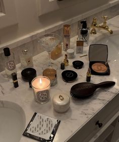 Clean Life, Beauty Organization, Apartment Aesthetic, Foto Ideas Instagram, I Understand, Makeup Inspo, Glow Up?, Makeup Routine, Room Inspo