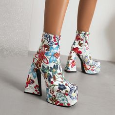 Vegan 🌱 Sizes 2-9 Available (UK Women's Sizing)  Heel 14cm / Platform 5cm Message me if you have any questions 😁 Vintage Floral Boots, Sock Ankle Boots, Style Bleu, Short Ankle Boots, Embroidered Boots, Funky Shoes, Floral Heels, Chunky High Heels, Platform Ankle Boots