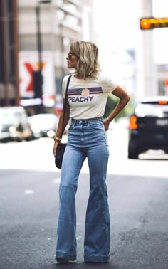 8 Retro Styles That Are Back In 2019 Young Adult Fashion, Walmart Outfits, Looks Jeans, Look Retro, Retro Styles